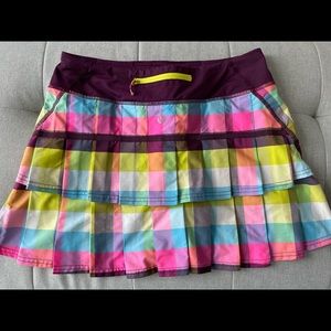 Lulu Lemon pace setter skirt. Size 6 tall. EUC.